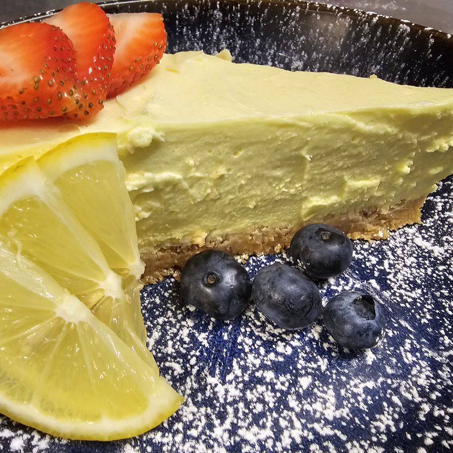 Lemon cheesecake with fresh berries